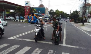 Prokes Terutama Menggunakan Masker di Jalan Veteran Serengan Kota Surakarta, Kamis (05/05/2022), (Foto: V24/AL)