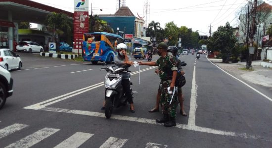 Prokes Terutama Menggunakan Masker di Jalan Veteran Serengan Kota Surakarta, Kamis (05/05/2022), (Foto: V24/AL)