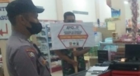 Pada operasi yustisi ini, petugas gabungan menjaring sejumlah pelanggar protokol kesehatan, Rabu (04/05/2022), (Foto: V24/Rudi)