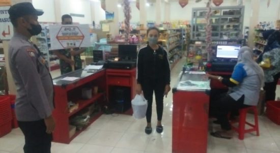 Operasi Yustisi yang Dilaksanakan Oleh Babinsa Koramil Nogosari, Rabu (04/05/2022), (Foto: V24/Rudi)