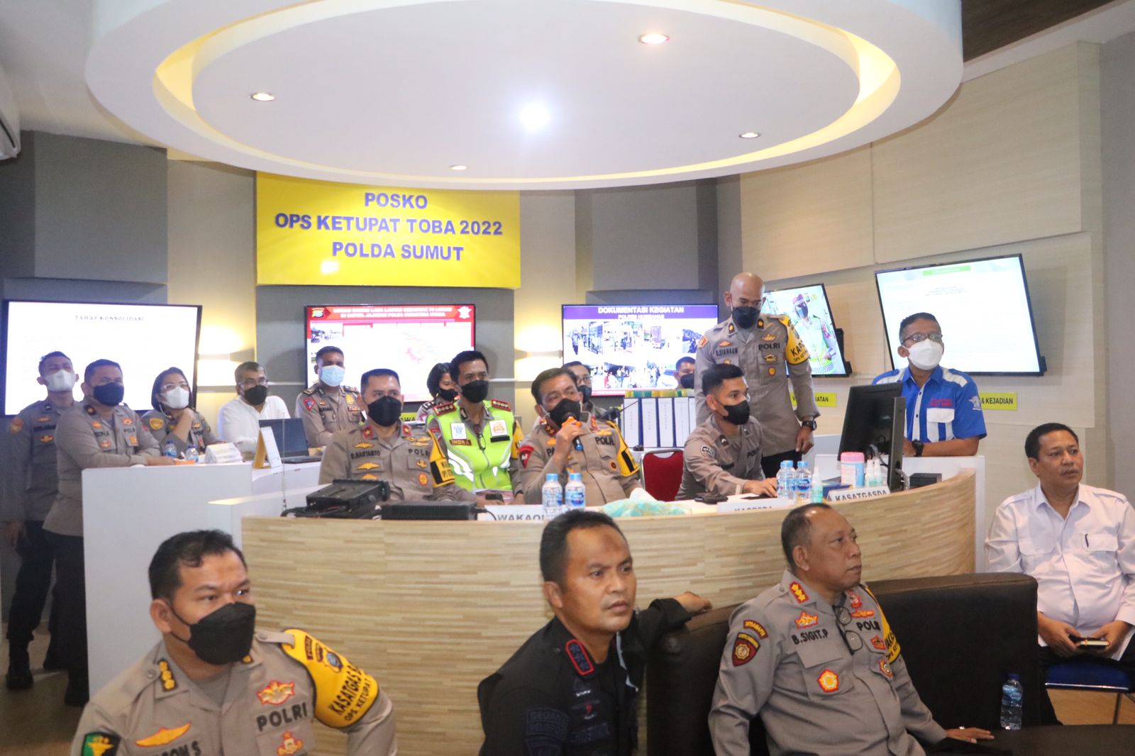 Pejabat Utama Serlta Para Kapolres/Ta/Tabes Jajaran Polda Sumut Melalui Sarana Zoom, Rabu (04/05/2022), (Foto: V24/M.anwar)