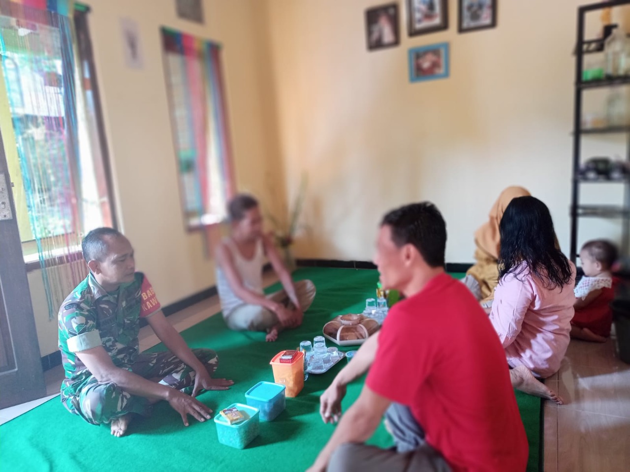 Kodim 0808/Blitar Serda Wahyu Pudjiantono Mempererat Silaturahmi, Rabu (04/05/2022), (Foto: V24/Madli)