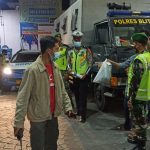 petugas gabungan yang terdiri dari Kodim 0808/Blitar bersama Polres Blitar, Kamis (05/05/2022), (Foto: V24/Madli)