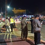 Petugas Gabungan Menyasar ke Sejumlah Tempat Keramaian Seperti Pusat Perbelanjaan, Kamis (005/05/2022), (Foto: V24/Madli)