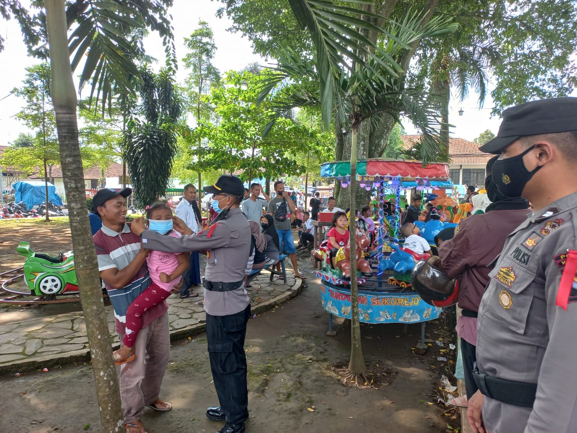 Kapolsek Sukorejo AKP Sugeng S.H menyampaikan bahwa patroli dan imbauan antisipasi gangguan, Kamis (05/05/2022), (Foto: V24/AL)