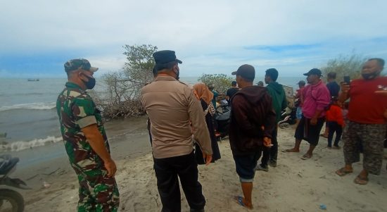 Aparat Kepolisian dan Tim SAR Langsa Dan Aceh Timur Masih Melakukan Pencarian, Sabtu (07/05/2022), (Foto: V24/AL)