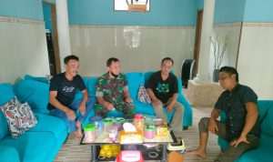 Kodim 0808/Blitar Melaksanakan Anjangsana dan Silaturahmi Dengan Warga Binaannya, Sabtu (07/05/2022), (Foto: V24/Madli)