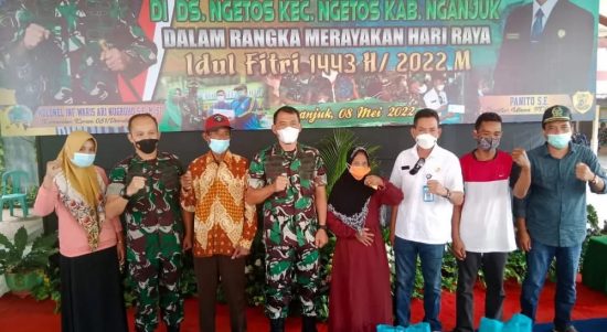 Sebanyak 200 Paket Bansos yang Berisi Berbagai Bahan Sembako Diberikan Kepada Warga, Minggu (08/05/2022), (Foto: V24/AL)