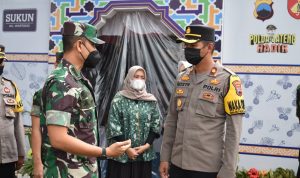 Ny. Natania Yudha Airlangga, Memantau Arus Balik Lebaran Tahun 2022 di Pos Pam, Minggu (08/05/2022), (Foto: V24/AL)
