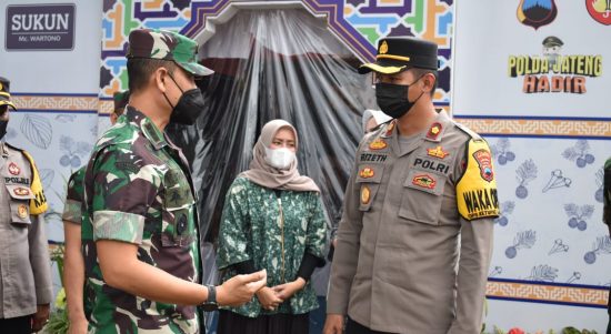 Ny. Natania Yudha Airlangga, Memantau Arus Balik Lebaran Tahun 2022 di Pos Pam, Minggu (08/05/2022), (Foto: V24/AL)