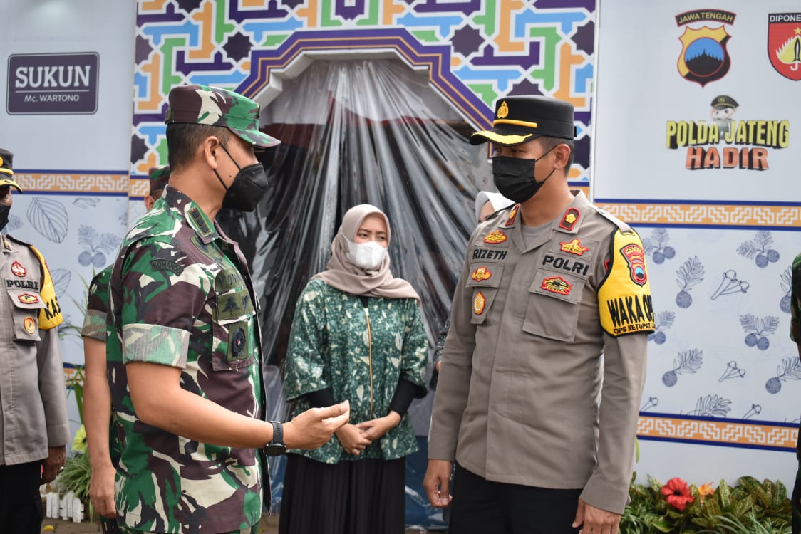 Ny. Natania Yudha Airlangga, Memantau Arus Balik Lebaran Tahun 2022 di Pos Pam, Minggu (08/05/2022), (Foto: V24/AL)