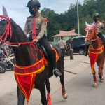 kuda jenis Grenoble dan Fruste dipandu enam personel Unit Satwa Turangga, Minggu (08/05/2022), (Foto: V24/AL)