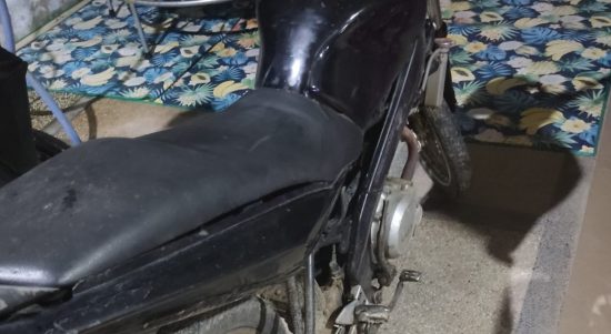Barang Bukti (BB) Satu Unit Bak Becak dan Satu SPM Yamaha Vixion, Sabtu (07/05/2022), (Foto: V24/AL)