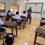 Serda Catur memberikan himbauan kepada para Murid SMP Kanesius, Senin (09/05/2022), (Foto: V24/AL)