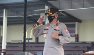 Pol Mardiaz Kusin Dwihananto, S.I.K., M.Hum Memimpin Apel Pagi, Selasa (10/05/2022), (Foto: V24/AL)