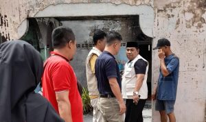 Ketua Umum KSJ Saharuddin Juga Berikan Bantuan Sembako, Sabtu (07/05/2022), (Foto: V24/AL)