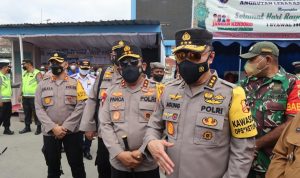 Kapolres Toba AKBP Akala Fikta Jaya Bersama Bupati Toba, Senin (09/05/2022), (Foto: V24/AL)