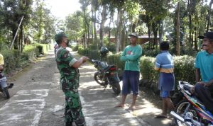 Firman ( 46 ) warga desa Brojol mengucapkan terima kasih atas partisipasi Babinsa, Rabu (11/05/2022), (Foto: V24/MAmir)