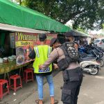 Kasi Humas AKP I Ketut Kartika Memerintahkan Personilnya untuk Melaksanakan Patrol, Rabu (11/05/2022), (Foto: V24/AL)