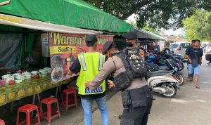 Kasi Humas AKP I Ketut Kartika Memerintahkan Personilnya untuk Melaksanakan Patrol, Rabu (11/05/2022), (Foto: V24/AL)