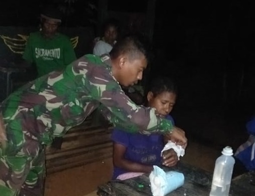 seorang warga yang mengalami luka akibat Kekerasan Dalam Rumah Tangga, Kamis (12/05/2022), (Foto: V24/AL)