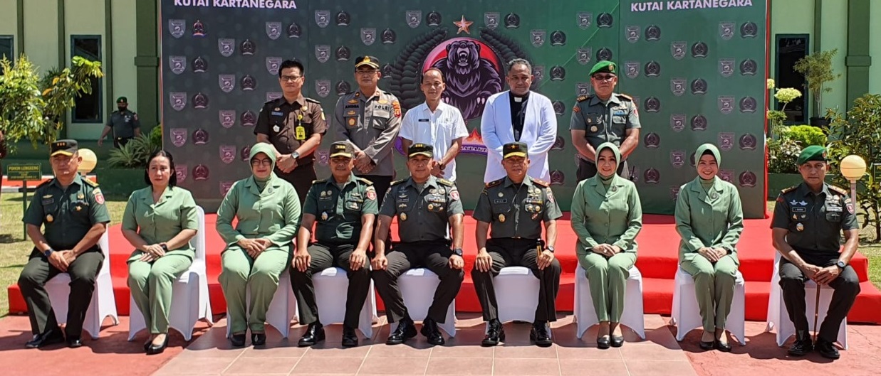 Danrem 091/ASN Brigjen TNI Dendi Suryadi Bersama Rombongan, Rabu (11/05/2022), (Foto: V24/AL)