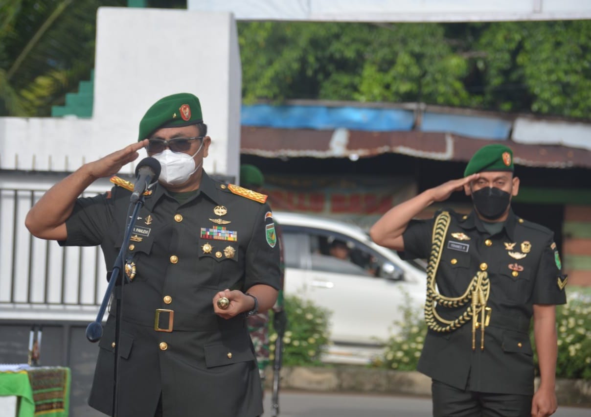Kegiatan Pendampingan dengan Membantu Petani Merawat Tanaman Kacang Panjang, Jumat (13/05/2022), (Foto: V24/AL)