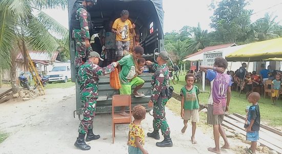 Bapak Martin Wafner (48) Selaku Kepala Kampung Yabanda Mengungkapkan Perasaan Senangnya, Jumat (14/05/2022), (Foto: V24/AL)