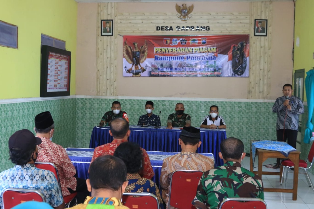 Penerimaan Penghargaan Bertempat di Kantor Desa Gaprang Kecamatan Kanigoro, Jumat (13/05/2022), (Foto: V24/AL)