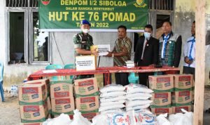Kegiatan Karya Bakti Pembersihan Jalan disekitar Desa Aek Garut dan Pembagian Sembako, Senin (16/05/2022), (Foto: V24/AL)