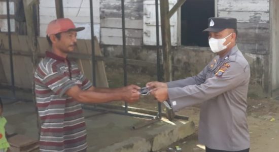 Patroli Disekitar Desa Silima Banua untuk Melaksanakan Penegakan Disiplin Protokol Kesehatan, Selasa (17/05/2022), (Foto: V24/AL)