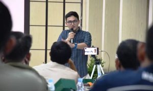 Narasumber Seorang Konsultan Media Sosial Yakni Kavin Arsshiddiqi, Rabu (18/05/2022), (Foto: V24/AL)