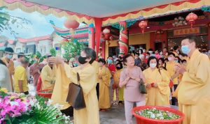 Polres Kubu Raya Memberikan Keamanan Melaksanakan Ibadah Waisak di 4 Vihara, Senin (16/05/2022), (Foto: V24/Dedi)