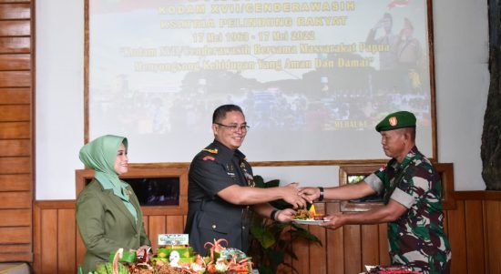 Kegiatan Syukuran Bersama Para Dansat dan Balakrem 174 Serta Para Prajurit Korem 174/ATW, Selasa (17/05/2022), (Foto: V24/AL)