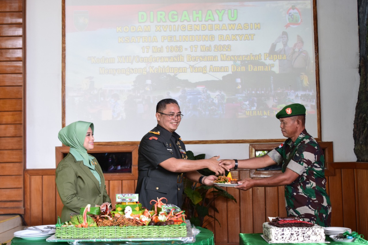 Kegiatan Syukuran Bersama Para Dansat dan Balakrem 174 Serta Para Prajurit Korem 174/ATW, Selasa (17/05/2022), (Foto: V24/AL)