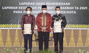 Penyerahan Laporan Hasil Pemeriksaan (LPH) Atas Laporan Keuangan Tahun 2021, Selasa (17/05/2022), (Foto: V24/Reza)