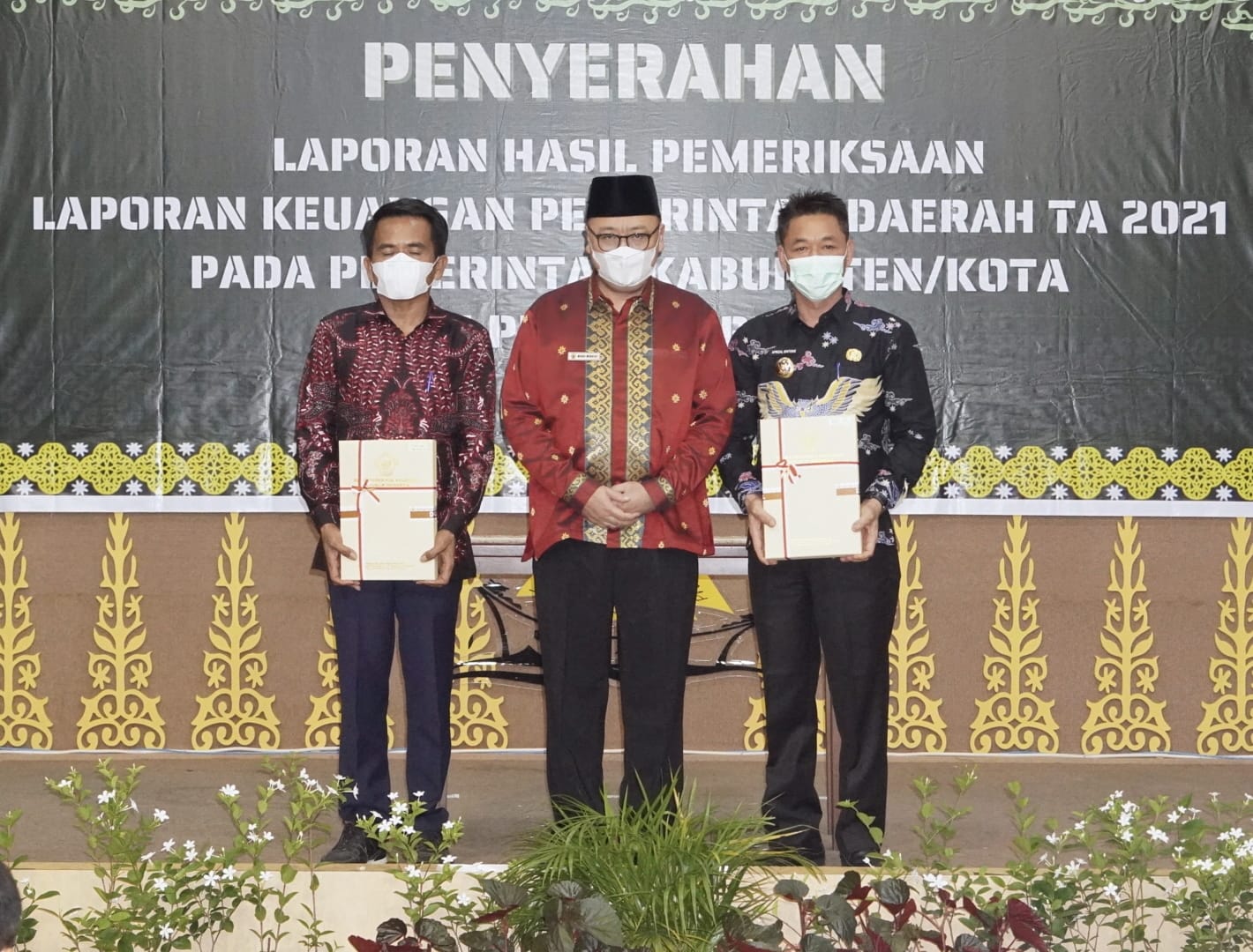 Penyerahan Laporan Hasil Pemeriksaan (LPH) Atas Laporan Keuangan Tahun 2021, Selasa (17/05/2022), (Foto: V24/Reza)