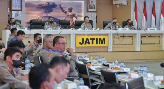 Polda Jawa Timur Melaksanakan Analisa dan Evaluasi Gedung Rupatama Polda Jatim, Kamis (19/05/2022), (Foto: V24/AL)