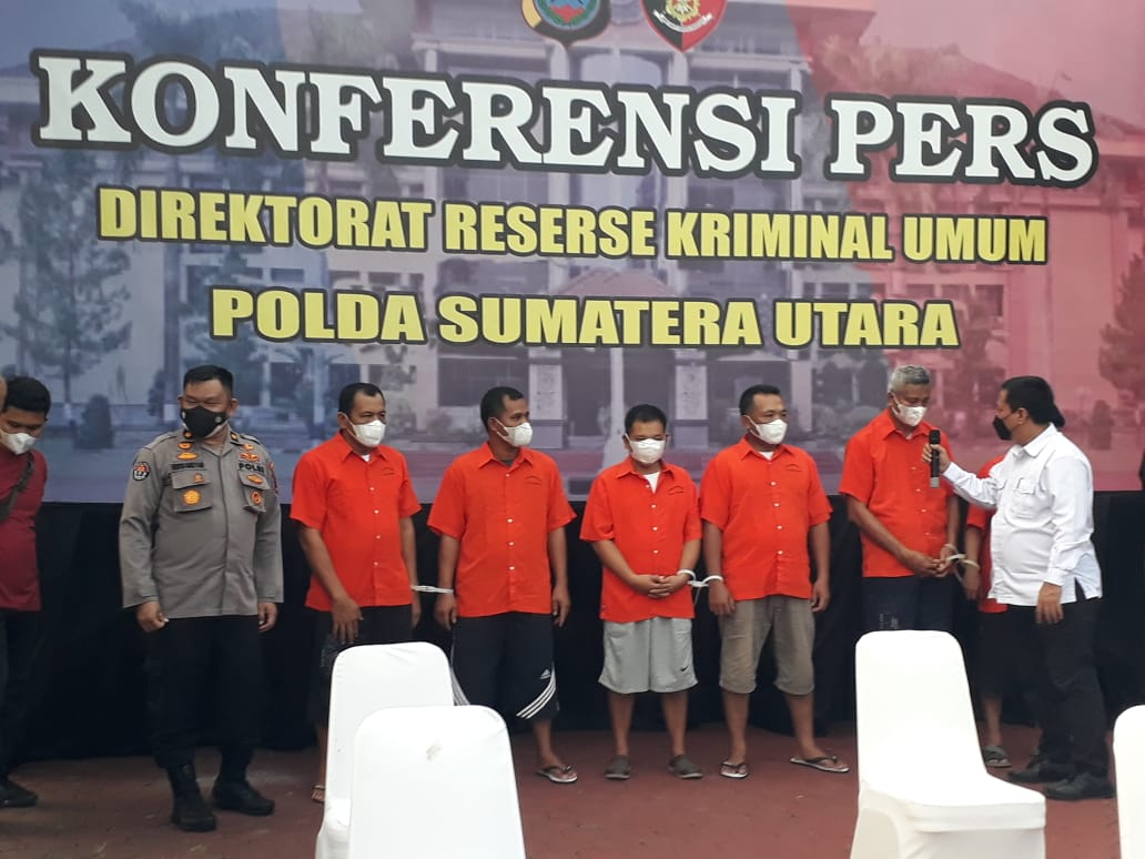 Tersangka AP dan AL Disangkakan Pasal 161 UU RI No 3 Tahun 2020, Rabu (18/05/2022), (Foto: V24/M.anwar)