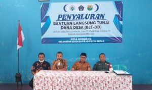 Setiap Orang Mendapatkan Bantuan Uang Tunai Sebesar Rp.300.000, Kamis (19/05/2022), (Foto: V24/Madli)