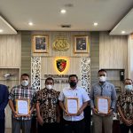 Penghargaan diberikan kepada Personel Subdit Tipikor Ditreskrimsus Polda Sumut atas prestasinya, Kamis (19/05/2022), (Foto: V24/M.anwar)