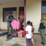 Natalius (43) Masyarakat yang Menerima Baju, Mengucapkan Terima Kasih, Sabtu (21/05/2022), (Foto: V24/AL)