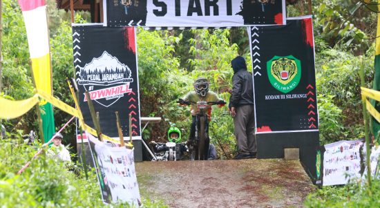 Kegiatan Berlangsung di Lapangan Area Downhill Challenge Cikole, Sabtu (21/05/2022), (Foto: V24/AL)