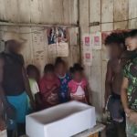 Pos Kaliasin Membantu Prosesi Pemakaman Salah Seorang Anak dari Warga Perbatasan, Minggu (22/05/2022), (Foto: V24/AL)