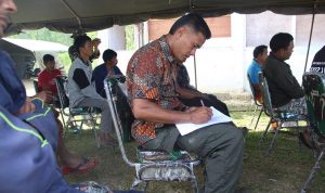 Kegiatan Penyuluhan Hukum dan Bahaya Narkoba di Kampung Sangir, Minggu (22/05/2022), (Foto: V24/AL) Kegiatan Penyuluhan Hukum dan Bahaya Narkoba di Kampung Sangir, Minggu (22/05/2022), (Foto: V24/AL)