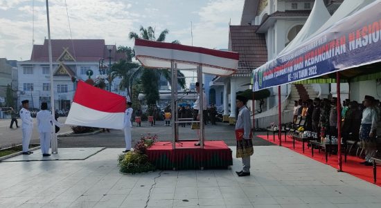 Bupati Rohil Afrizal Sintong Membacakan Amanat Menteri Komunikasi dan Informatika, Jumat (20/05/2022), (Foto: V24/Reza)