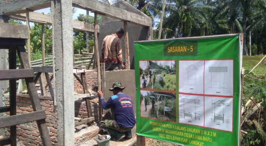 Pembuatan Dua Poskamling di Dusun IV Medangara, Minggu (22/05/2022), (Foto: V24/AL)