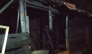 Satu Unit Ruko Semi Permanen di Jalan Nurul Huda Terbakar, Minggu (22/05/2022), (Foto: V24/Dedi)