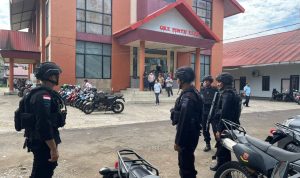 Satbrimob Polda Kalbar Dibantu Dengan 14 Orang Tenaga Medis, Minggu (22/05/2022), (Foto: V24/AL)