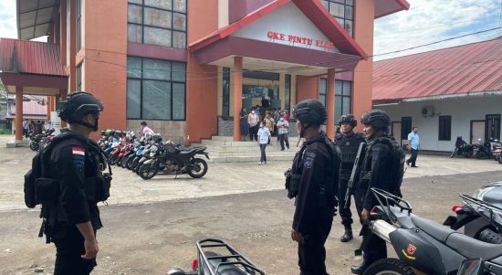 Satbrimob Polda Kalbar Dibantu Dengan 14 Orang Tenaga Medis, Minggu (22/05/2022), (Foto: V24/AL)